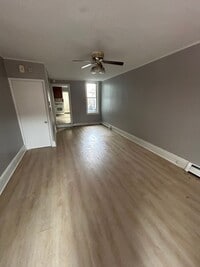 Building Photo - 3 Bedroom Home