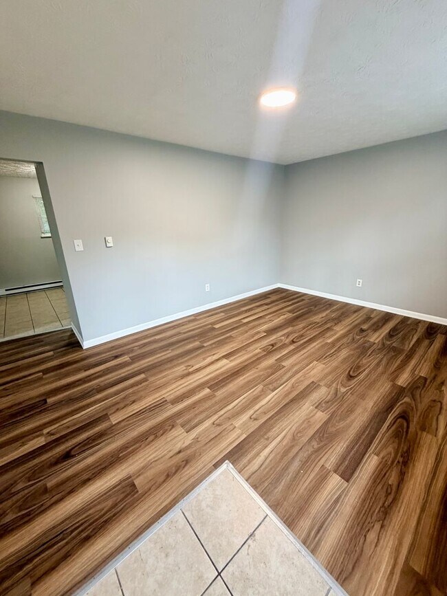 Building Photo - 951 Valley Farm Dr
