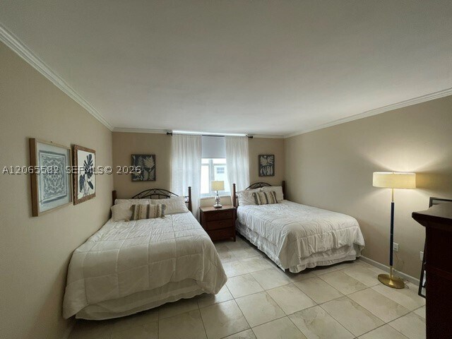 Building Photo - 5001 Collins Ave
