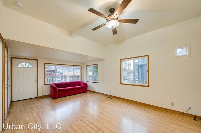 Building Photo - 2 br, 1 bath House - 1605 5th St.