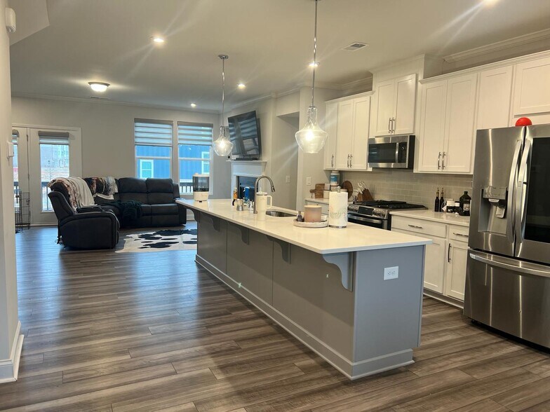 Building Photo - 161 Jameson Dr