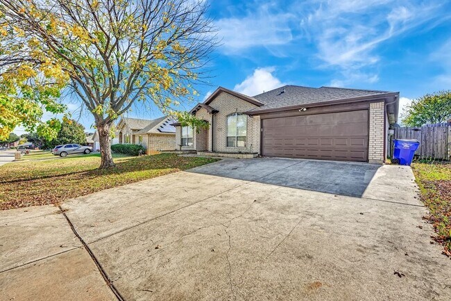 Building Photo - 1708 Windcastle Dr