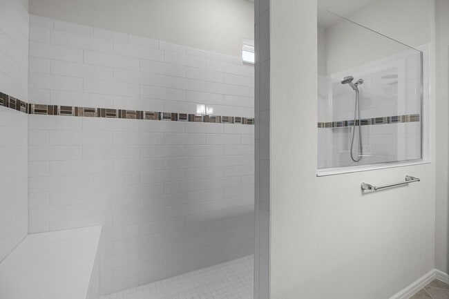Building Photo - Luxury Living for Lease – 5BR Home with Of...