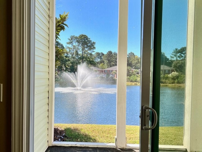 Building Photo - 110 Fountain Pointe Ln