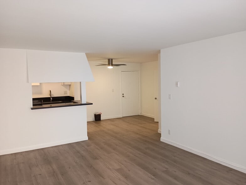 Building Photo - Hollywood Villa Apartments