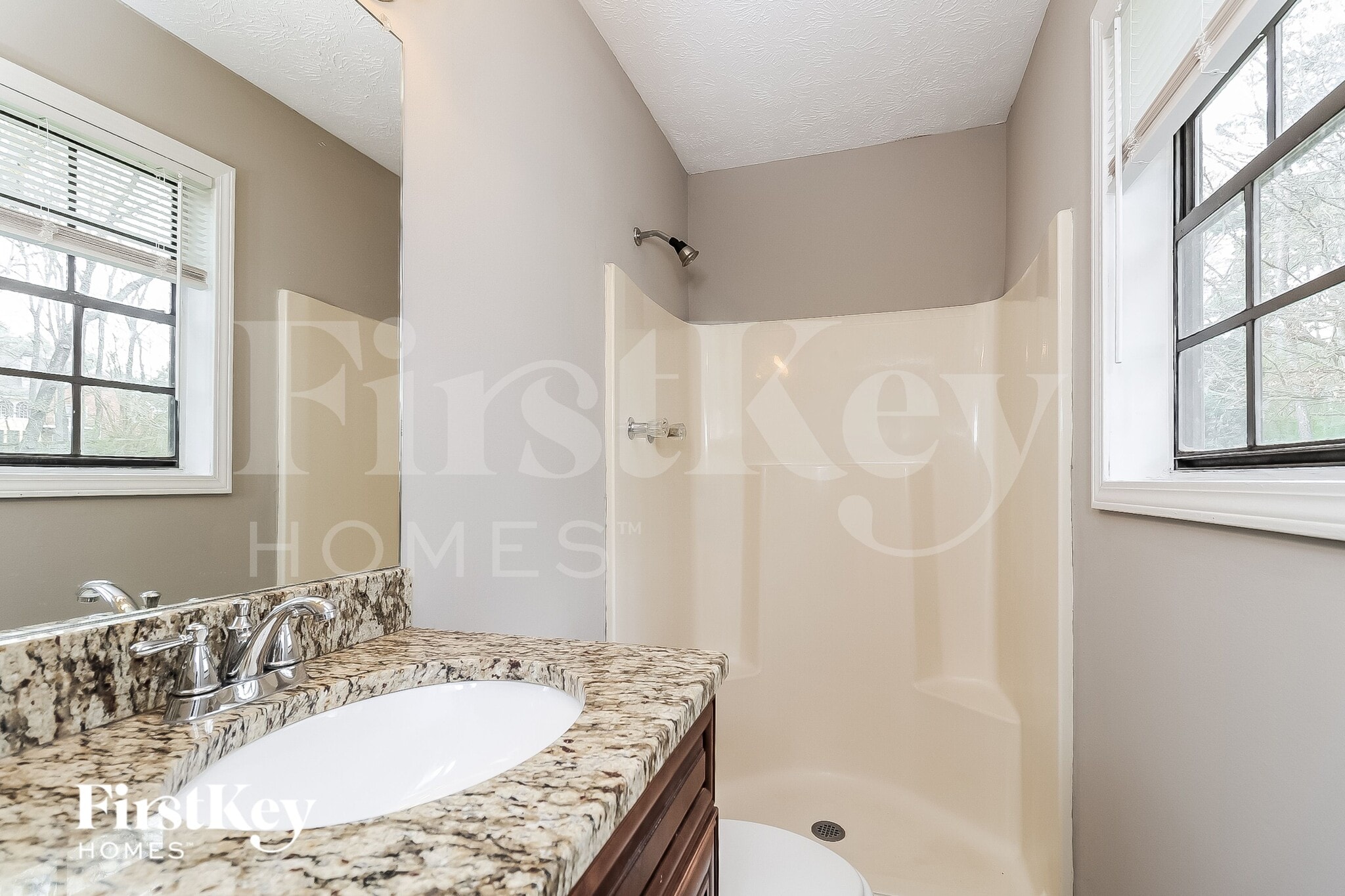Building Photo - 3762 Cambridge Dr SW