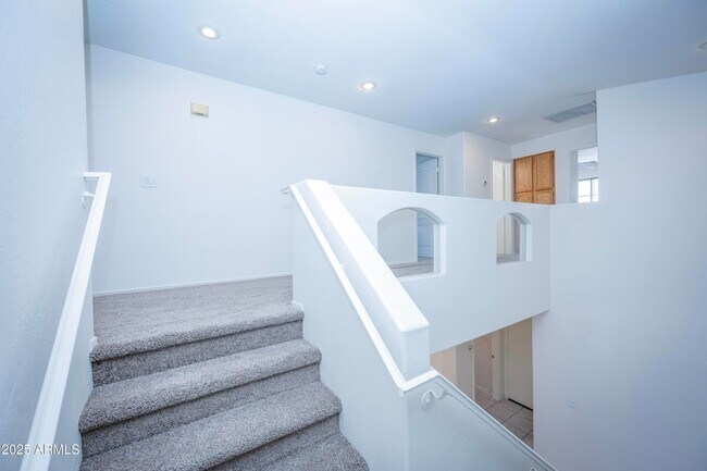 Building Photo - 3844 E Kings Ave