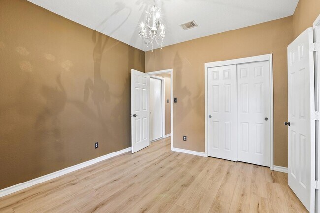 Building Photo - 2656 Bradley Ln
