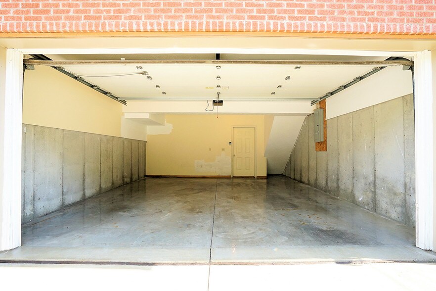 Building Photo - 2020 Benton Rd