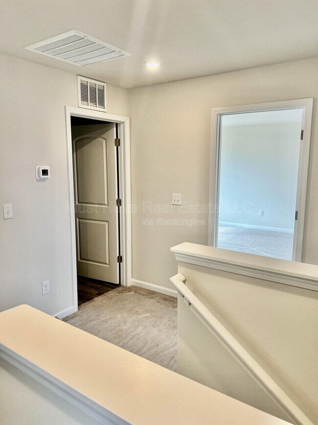 Building Photo - 1459 Cannan Mountain Dr