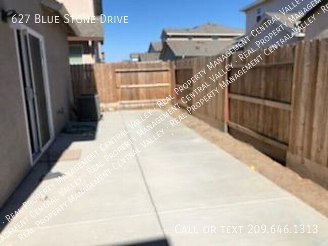 Building Photo - Stockton 3 Bedroom 2 Bath located "Gated C...