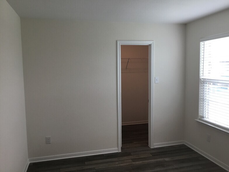 Building Photo - 1330 Treeta Trail