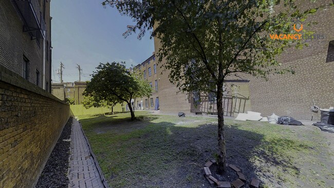 Building Photo - 814 Cathedral St