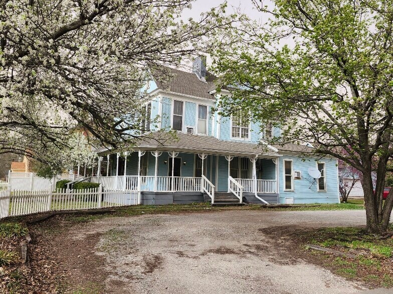 Building Photo - 714 E Lamar St