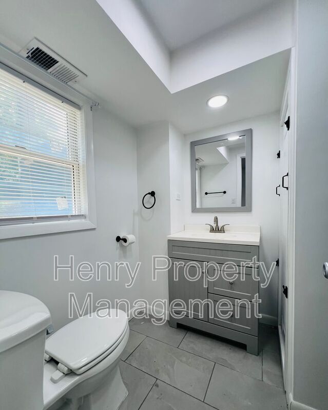 Building Photo - 3415 Carolyn Dr