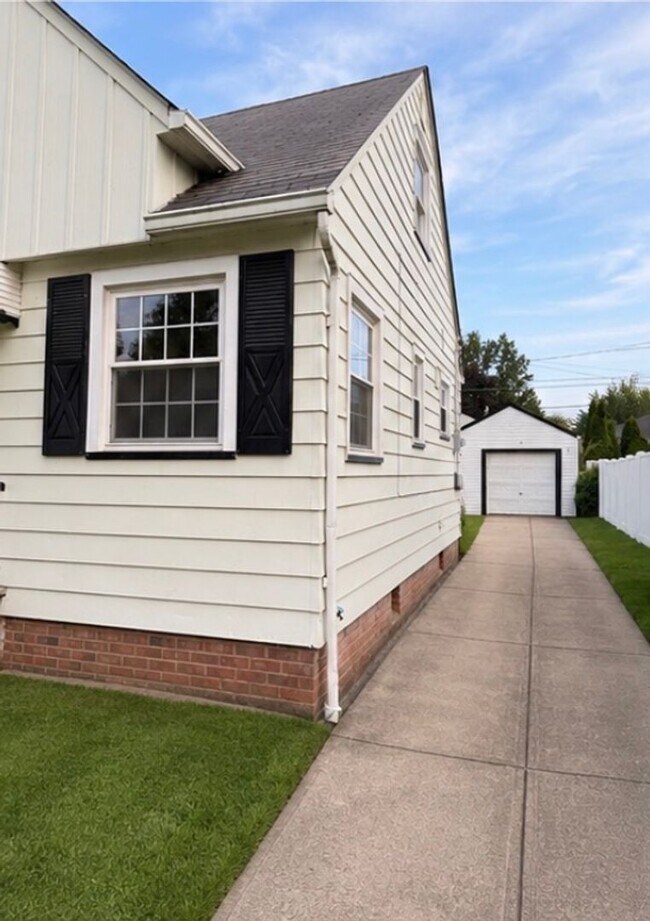 Building Photo - 5503 Allanwood Rd