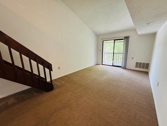 Building Photo - Studio 1 Bath with Loft Condo