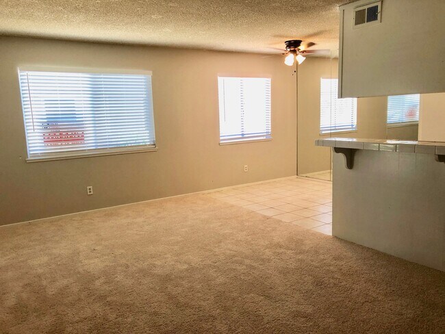 Building Photo - $1,350 Marks & Shaw 2 Bedroom Townhouse, c...