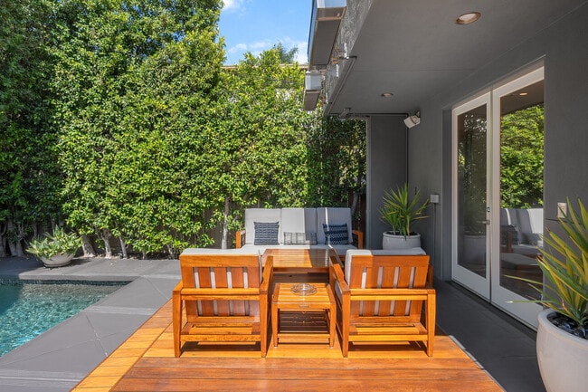 Building Photo - 8735 Dorrington Ave