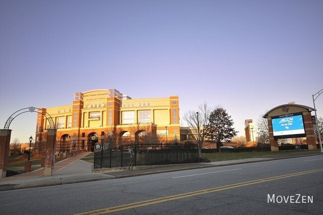 Building Photo - 2841 Tully Square