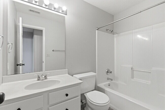 Building Photo - 1110 Brookedale Ct