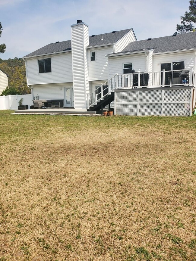 Building Photo - Deep Creek