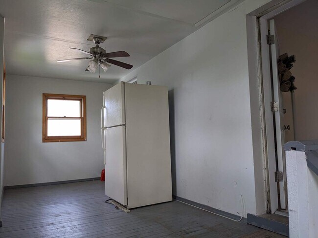 Building Photo - 16W631 56th St
