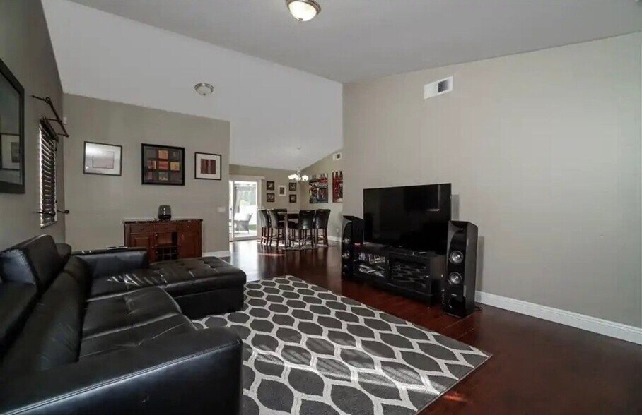 Building Photo - 798 Carefree Dr