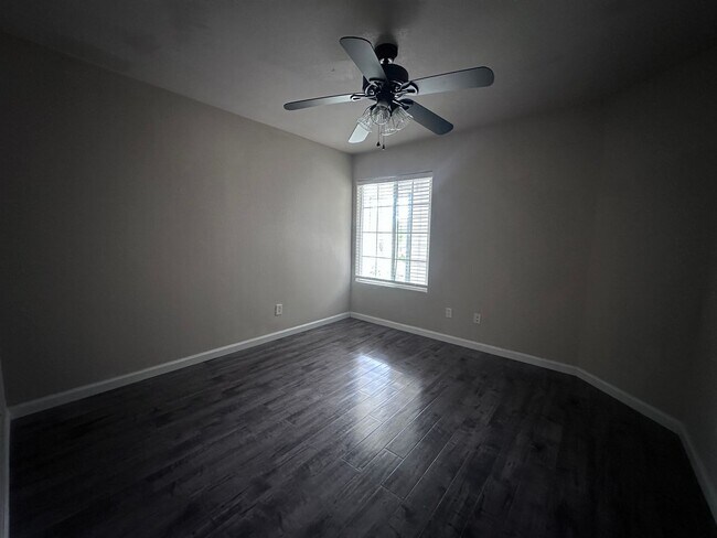 Building Photo - NW Visalia Home Coming Soon!