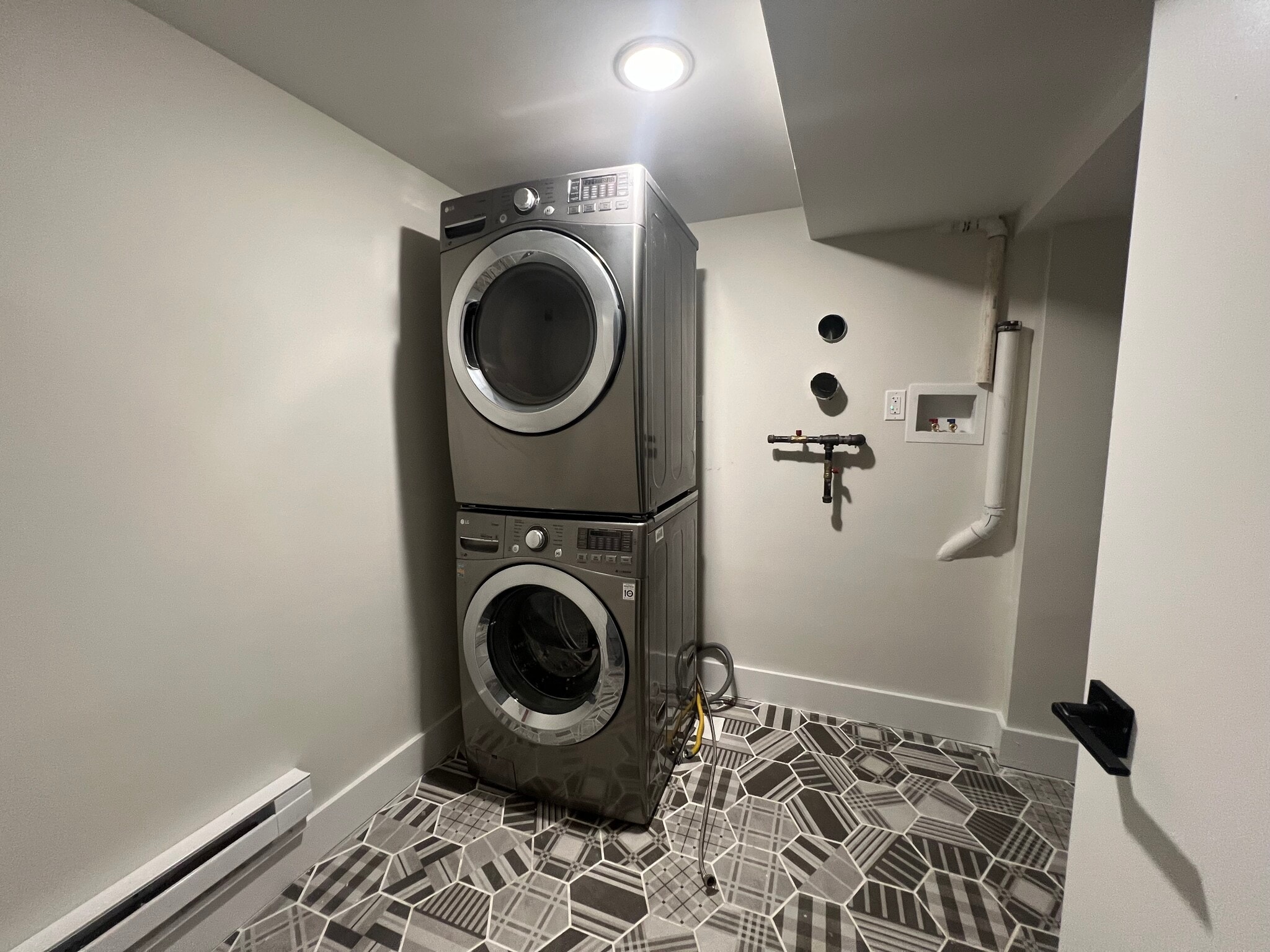 Unit 4 - 44 Van Nostrand Ave