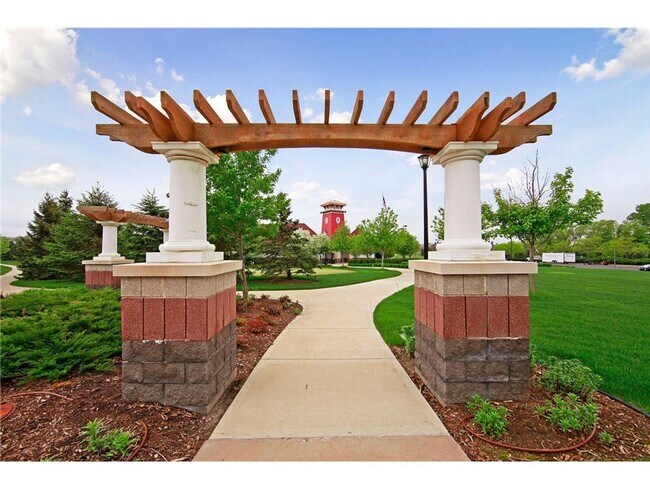 Building Photo - Woodbury, Stylish & Spacious Home Near Sho...