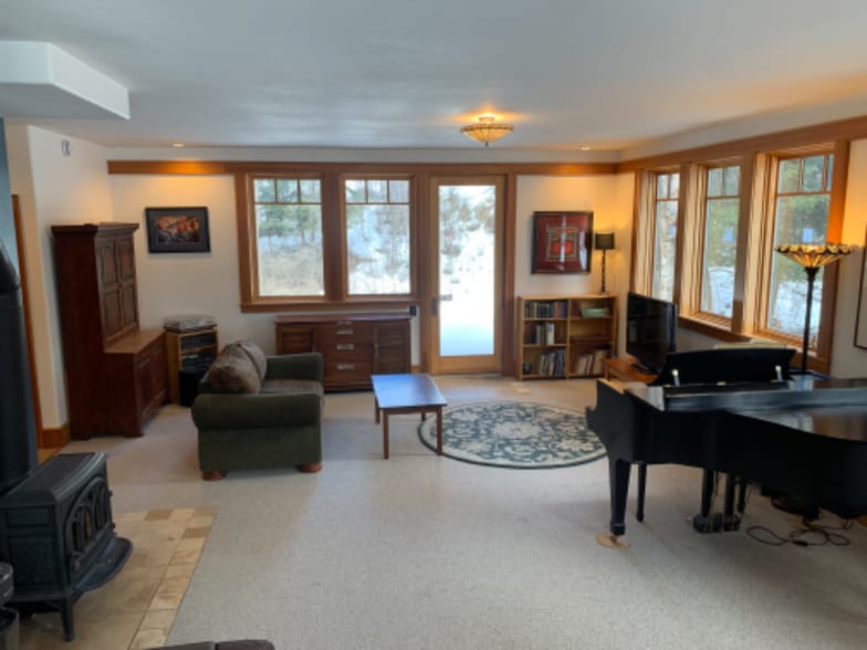 Building Photo - 1005 Creekview Dr