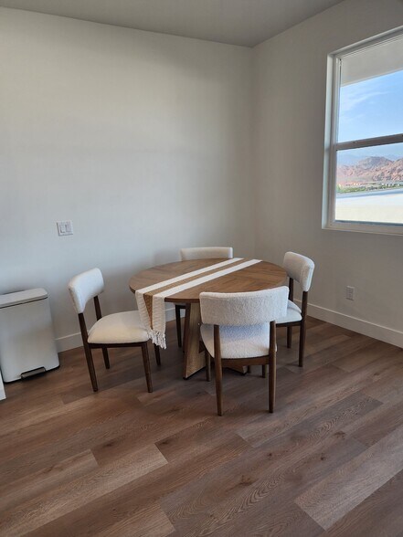 Building Photo - 2218 380 S