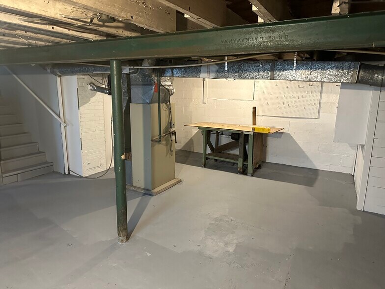 Building Photo - 2512 Tyrone St