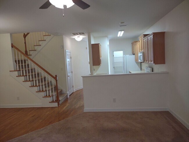 Building Photo - Lovely 2 Bedroom House | Great Location!