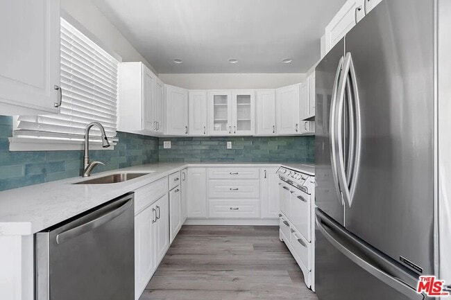 Building Photo - 908 Venezia Ave