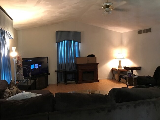 Building Photo - 102 S Riebeling St