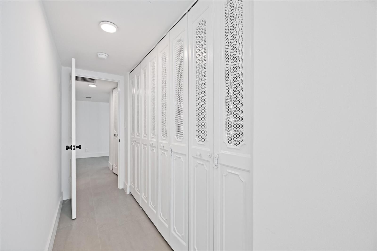 Building Photo - 1360 S Ocean Blvd