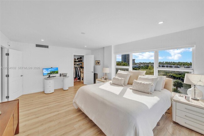 Building Photo - 11111 Biscayne Blvd