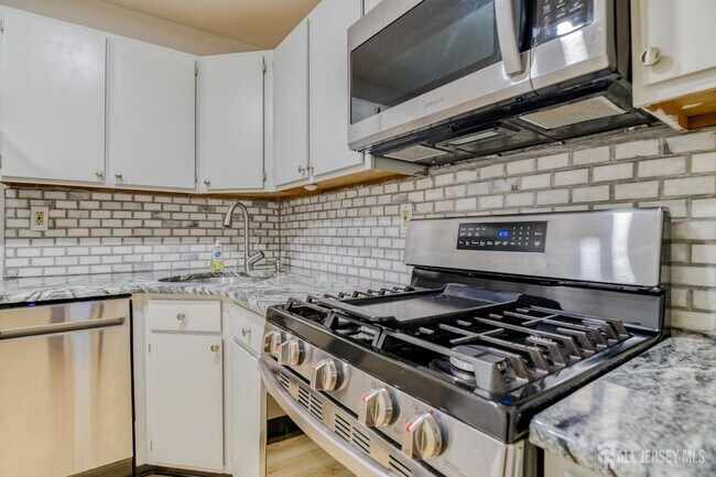 Building Photo - 20 Pembrook Ave