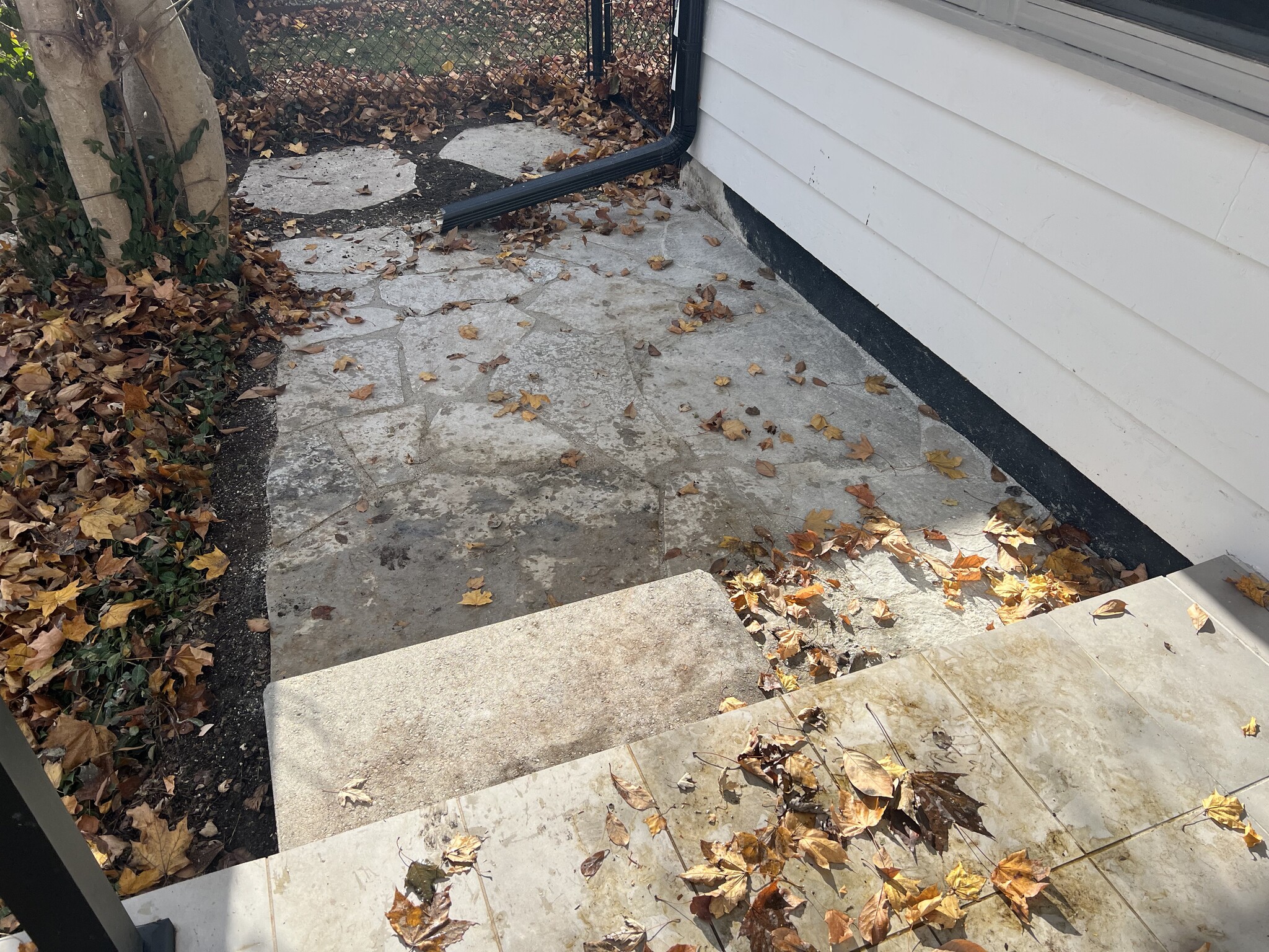 Building Photo - 906 N Allen Ave