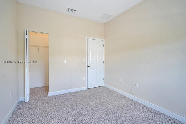 Building Photo - 1048 NE 208th St