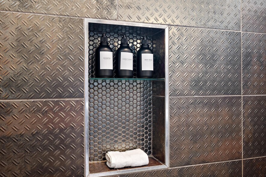 Building Photo - 13010 E Shangri La Rd