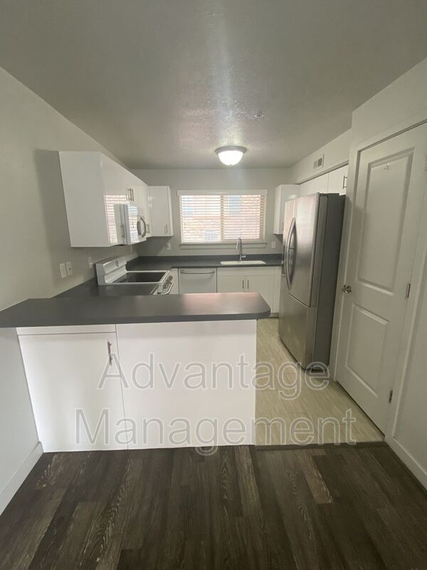 Building Photo - 1080 W 965 N