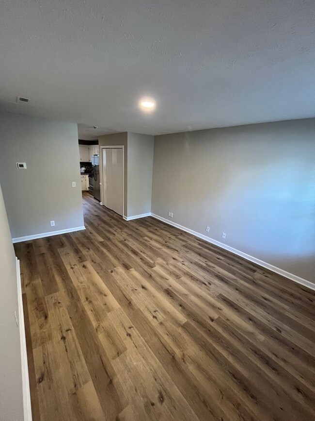 Building Photo - For Lease - 2 Bed, 2 Bath, 929sqft Unit in...