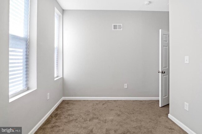 Building Photo - 1346 N Carey St