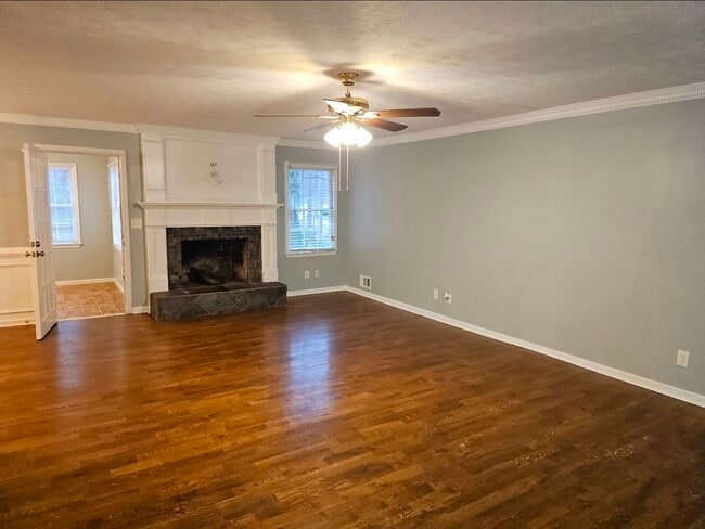 Building Photo - 270 Huckleberry Ln