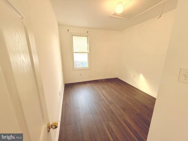 Building Photo - 733 N Lenola Rd