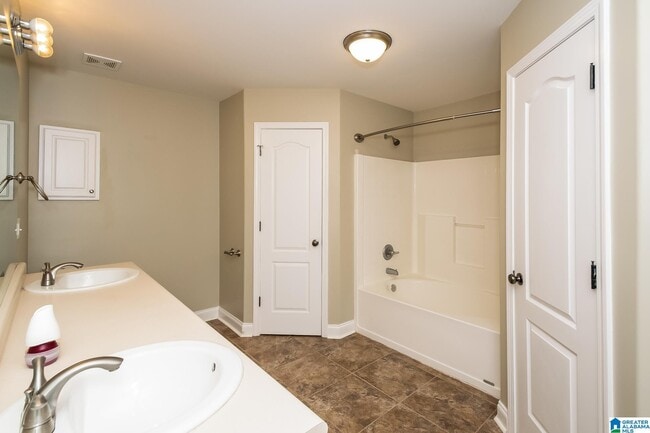 Building Photo - 450 Marsh Cir