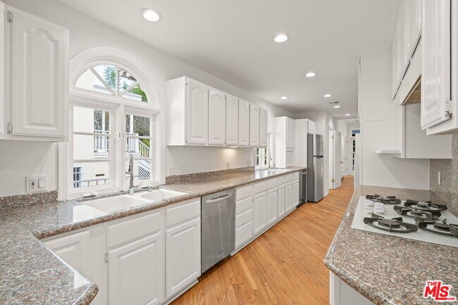 Building Photo - 10384 Northvale Rd